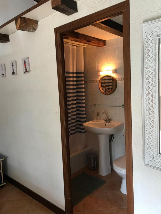 アンボン Domaine Du Lesty Bed & Breakfast エクステリア 写真