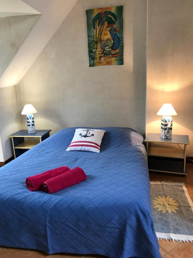 アンボン Domaine Du Lesty Bed & Breakfast エクステリア 写真