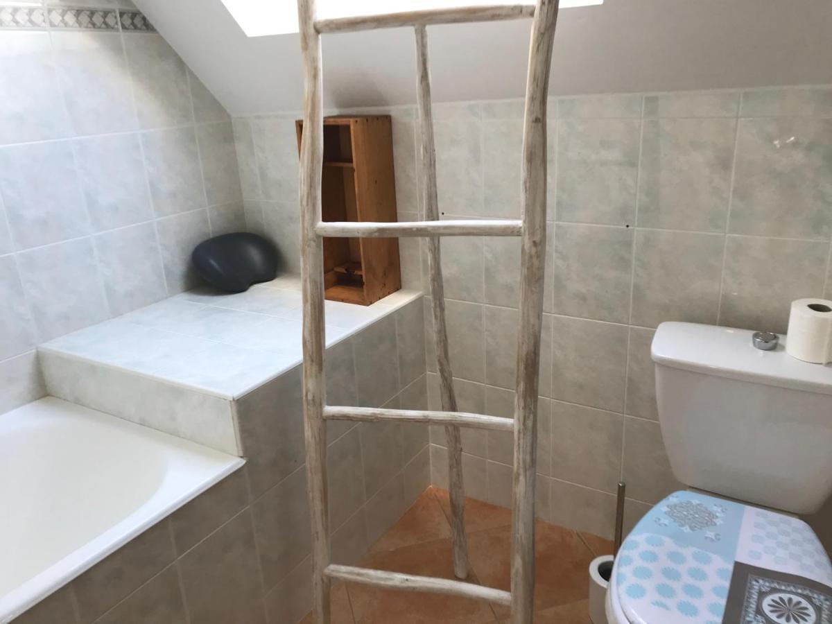 アンボン Domaine Du Lesty Bed & Breakfast エクステリア 写真