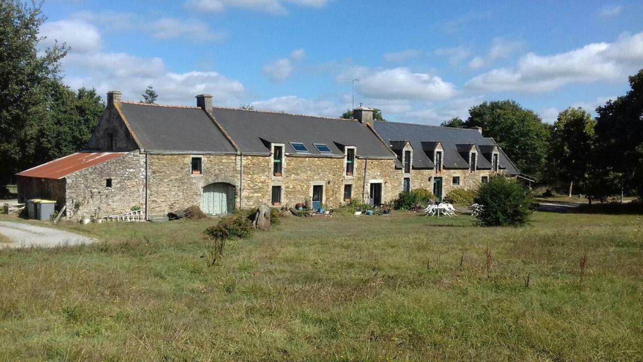 アンボン Domaine Du Lesty Bed & Breakfast エクステリア 写真