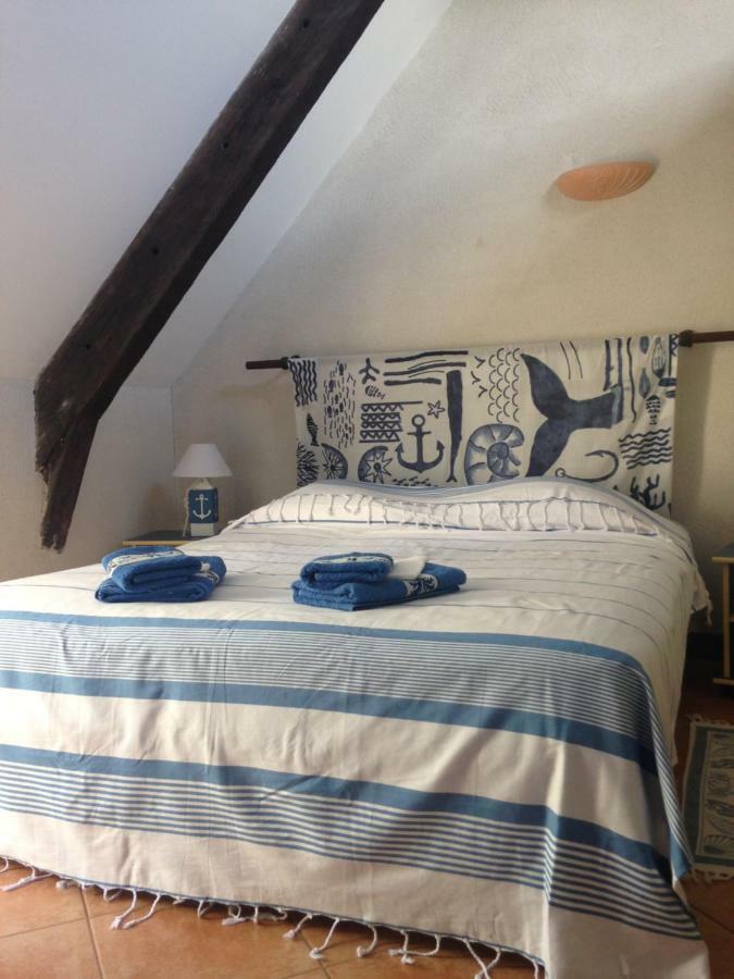 アンボン Domaine Du Lesty Bed & Breakfast エクステリア 写真